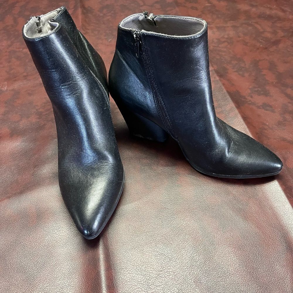 Seven dials black heeled booties, size 9‎